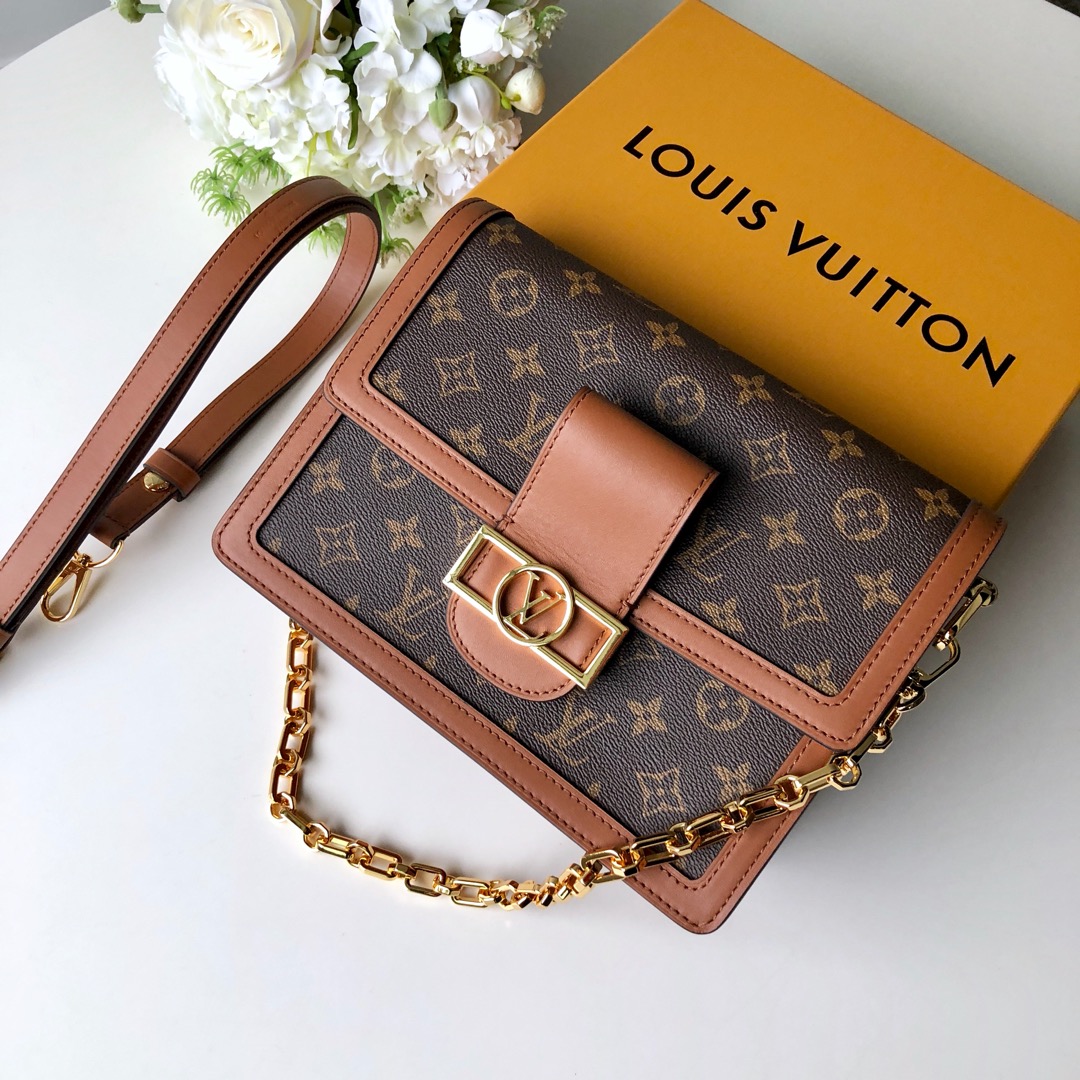 We Curate The Best
 Louis Vuitton Messenger Bags Monogram Canvas Calfskin Cowhide Spring Collection M44390