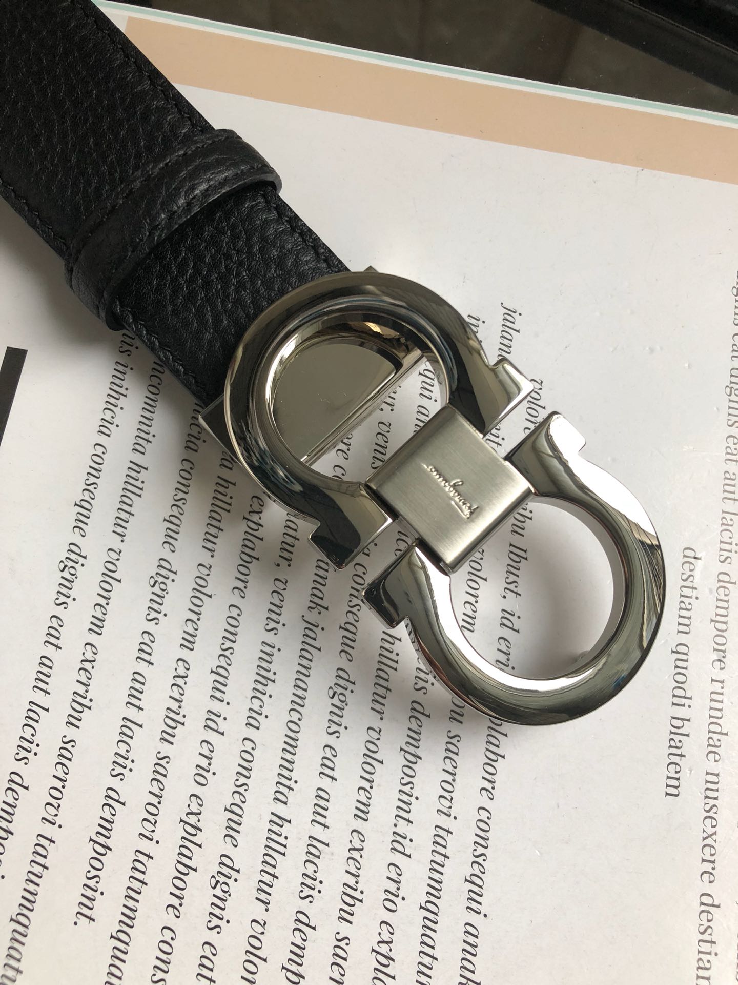 配全套包装礼盒菲拉格慕原单双面头层牛皮荔枝纹带身黑啡双色一体搭配原单扣,可双用可裁剪原产皮料定制专柜宽度