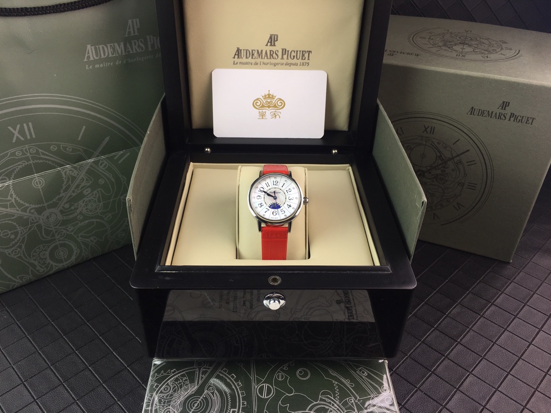 Cartier 皇家 积家约会女款系列腕表