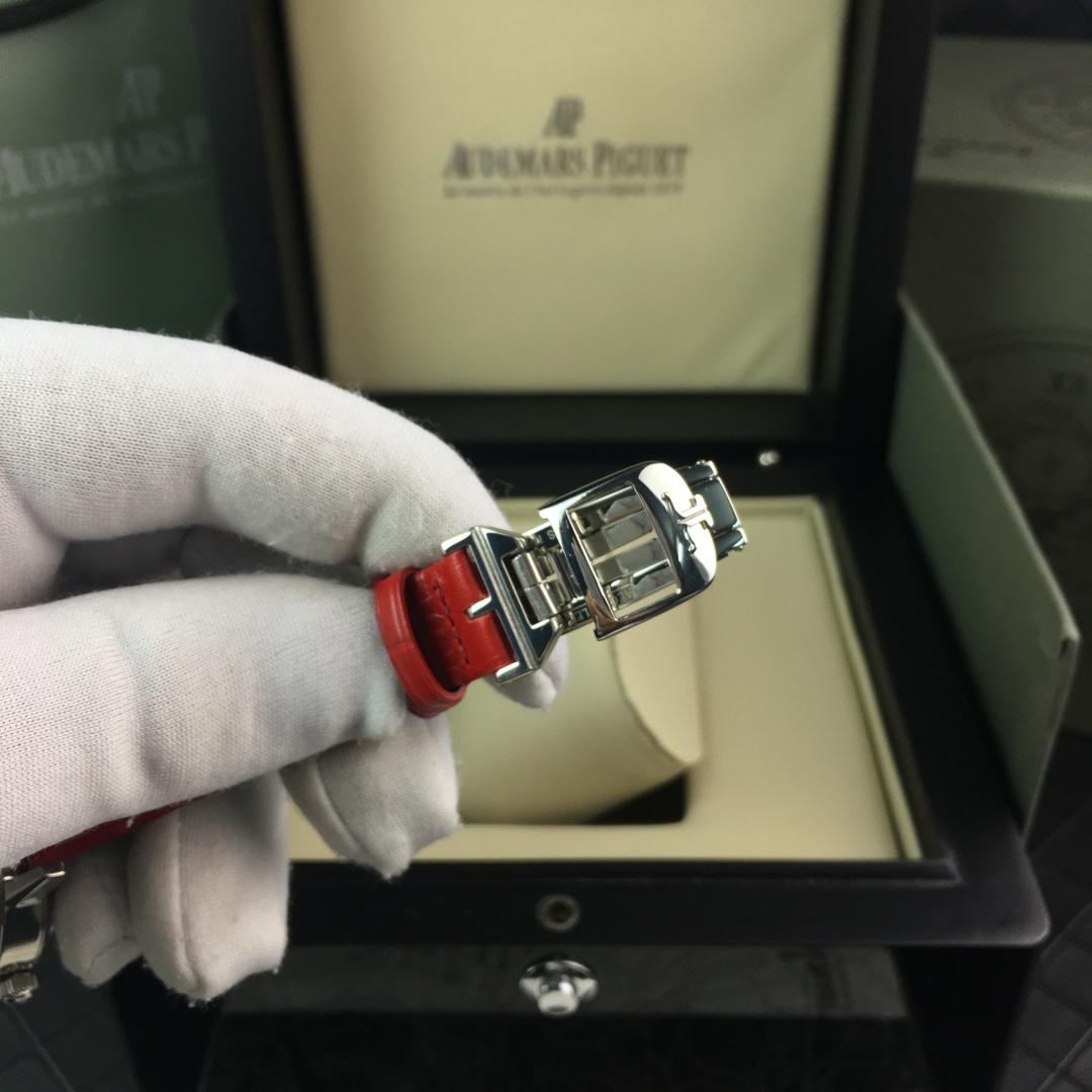 Cartier 皇家 积家约会女款系列腕表