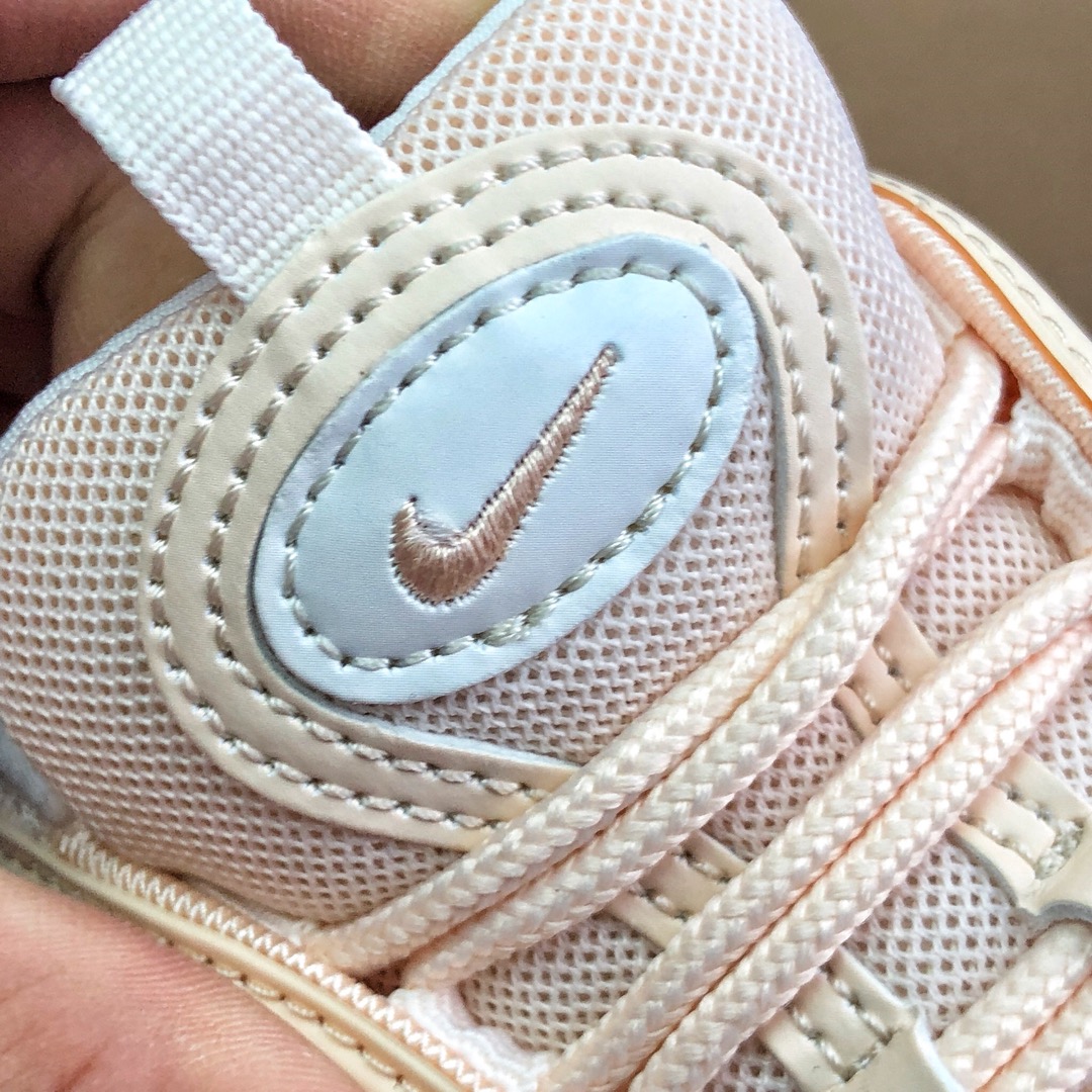 220 全码补货<br />公司级 NIKE AIR MAX 97子弹 3M“粉橘白” 复古全掌气垫跑步鞋 货号：921733-801 偏小一码<br />#细节刺绣、气垫回弹、3M反光、原厂公司中底拉帮<br />码数：36 36.5 37.5 38 38.5 39