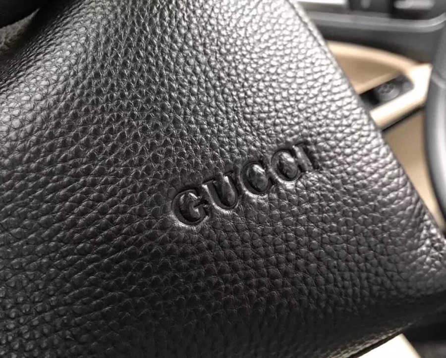 。原单品质 顶级头层牛皮 型号：33106【GUCCI】新款古奇标志性红绿配边框，大面积纯色，背在身上不