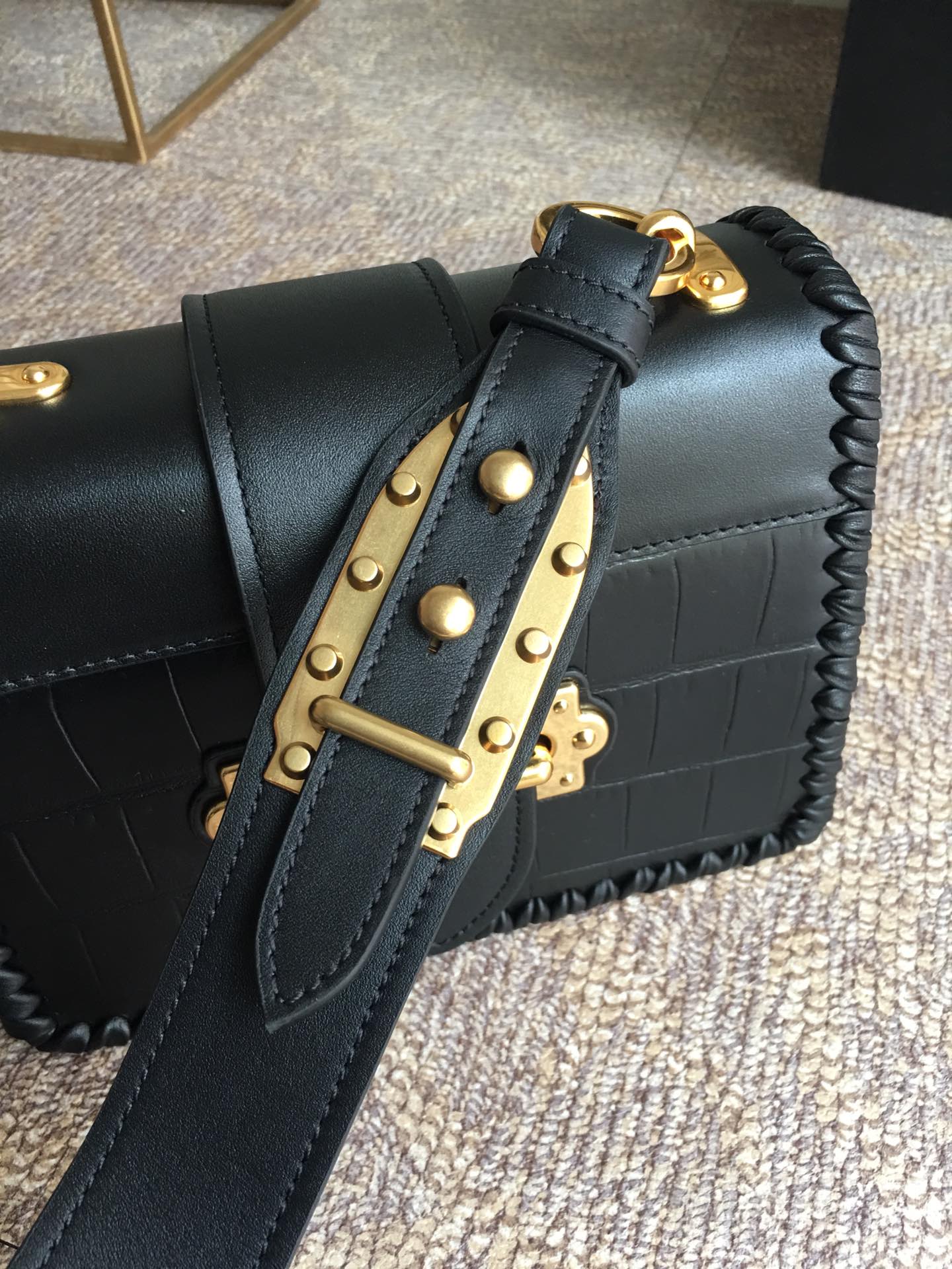 PRADA普拉达进口鳄鱼纹牛皮斜挎包045