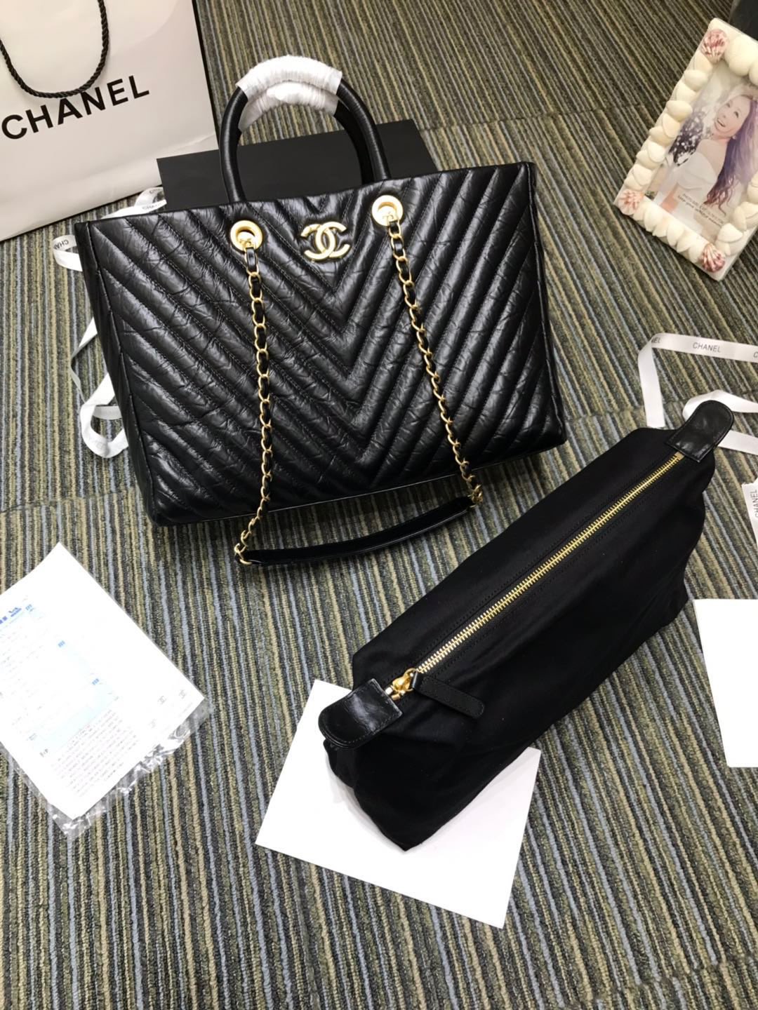 Jacquemus Luxury Designer Handbag crafted in premium calfskin leather