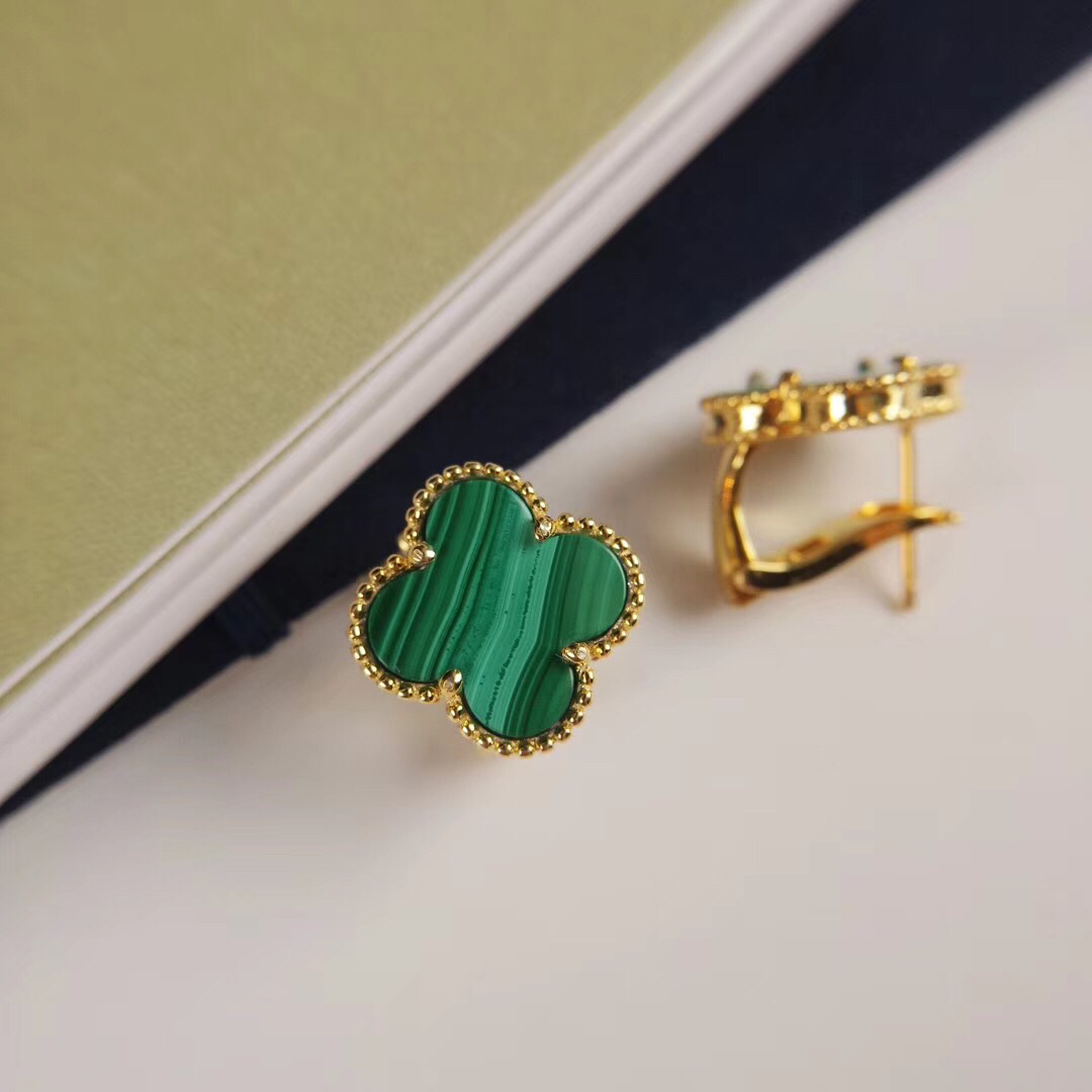 Pendientes Van Cleef Arpels Vintage Alhambra Oro amarillo con malaquita verde Oro rosa con motivo cornalina roja Diámetro 15 mm