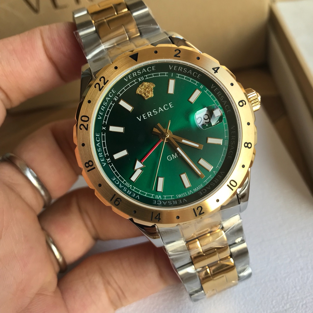 NO:157937,Batch: Original box: 50 Versace counter latest V11 quartz men's watch, ~42mm watch diameter, men's clothing with GMT two-place time function, sapphire glass, date frame with magnifying glass, design with explorer style elements, brand new and complete set., versace19860909批: 原盒:50 范思哲专柜最新款V11石英男表,～42mm表径,男装带GMT两地时功能,蓝宝石玻璃,日期框带放大镜,设计有探险家的风格元素,全新全套出.,,versace,Watch