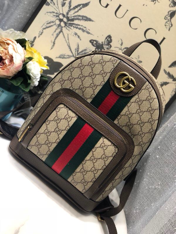 Las mochilas son siempre una parte integral del mundo Gucc y están disponibles en una variedad de formas y tamaños: 22×…