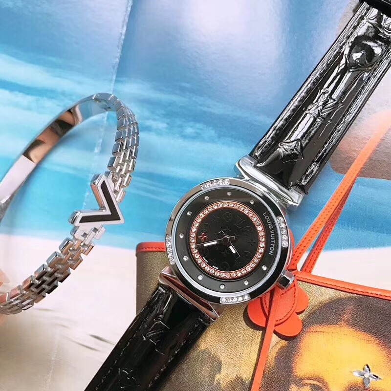 “Louis Vuitton Quest Collection: Elegant Titanium Bracelet and Necklace Set” - 图片 2