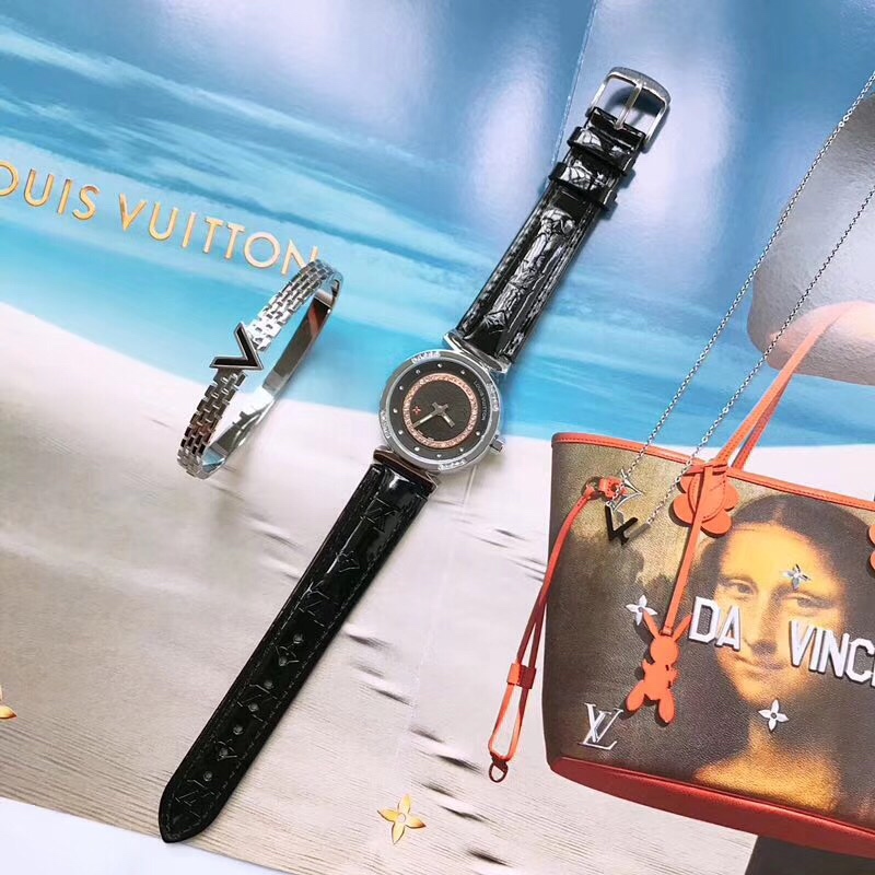 “Louis Vuitton Quest Collection: Elegant Titanium Bracelet and Necklace Set”