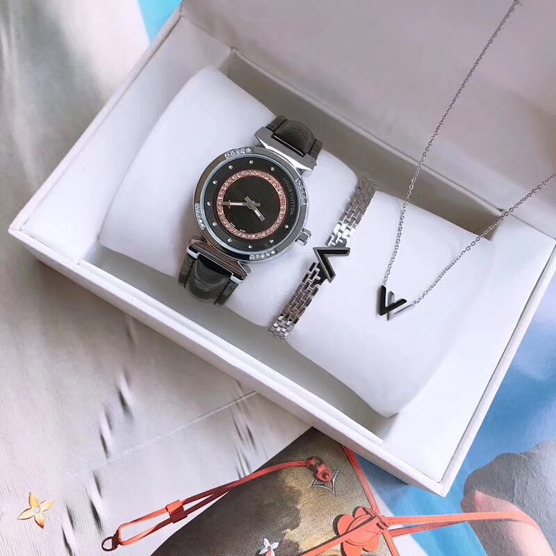 “Louis Vuitton Quest Collection: Elegant Titanium Bracelet and Necklace Set” - 图片 4