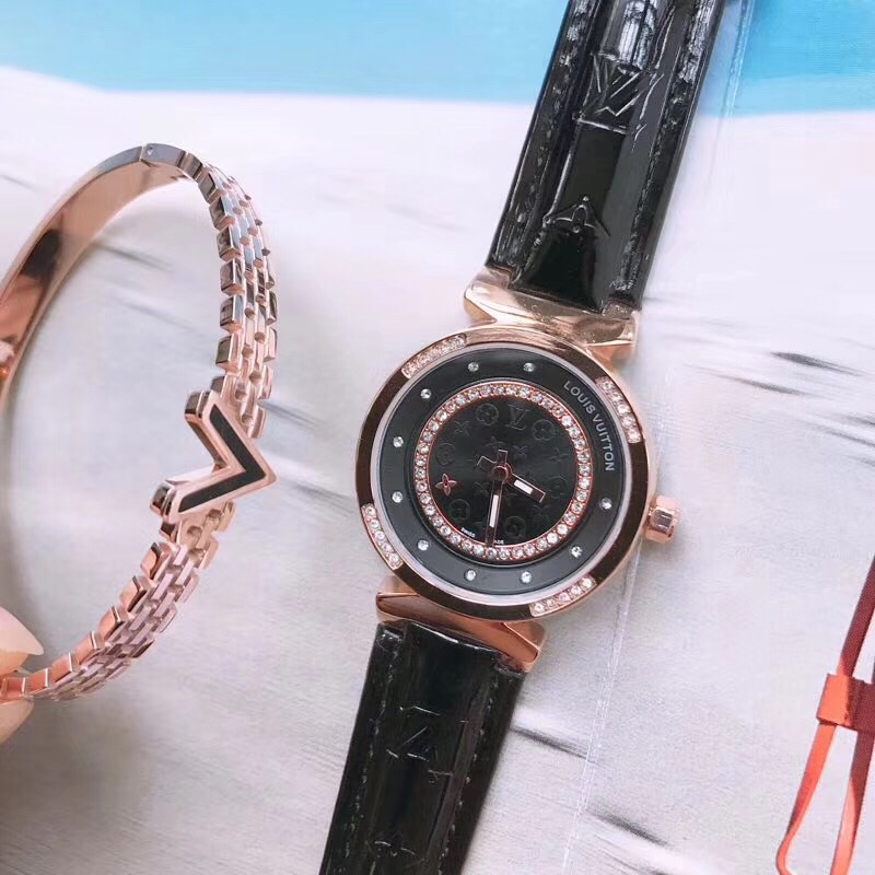 “Louis Vuitton Quest Collection: Elegant Titanium Bracelet and Necklace Set” - 图片 5