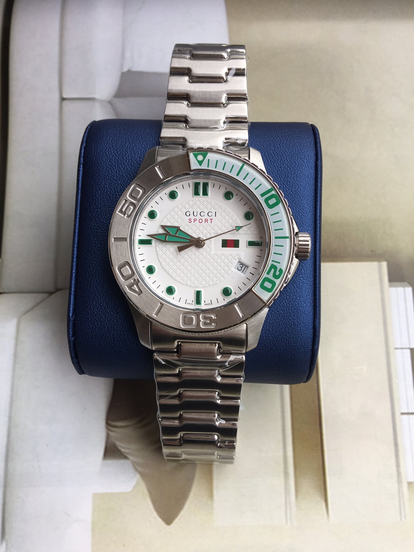 NO:388417,Batch: Original box: 30 - Gucci - New Gucci Men's stainless steel fashionable quartz bowl watch adopts green and white color Sapphire crystal watch mirror Swiss quartz movement Diameter 44mm with original packaging box, gucci, gucci19860909批: 原盒:30 -古驰-新款Gucci 男士精钢时尚石英碗表 采用绿白搭配颜色 蓝宝石水晶表镜 瑞士石英机芯 表径 44mm 配原包装盒出,,gucci,gucci,Watch