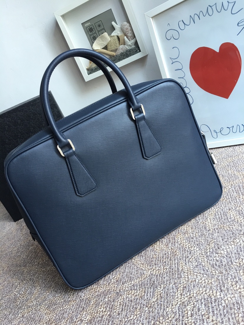 PRADA普拉达进口十字纹牛皮公文包2VE0305