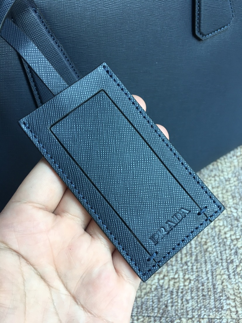 PRADA普拉达进口十字纹牛皮公文包2VE0305