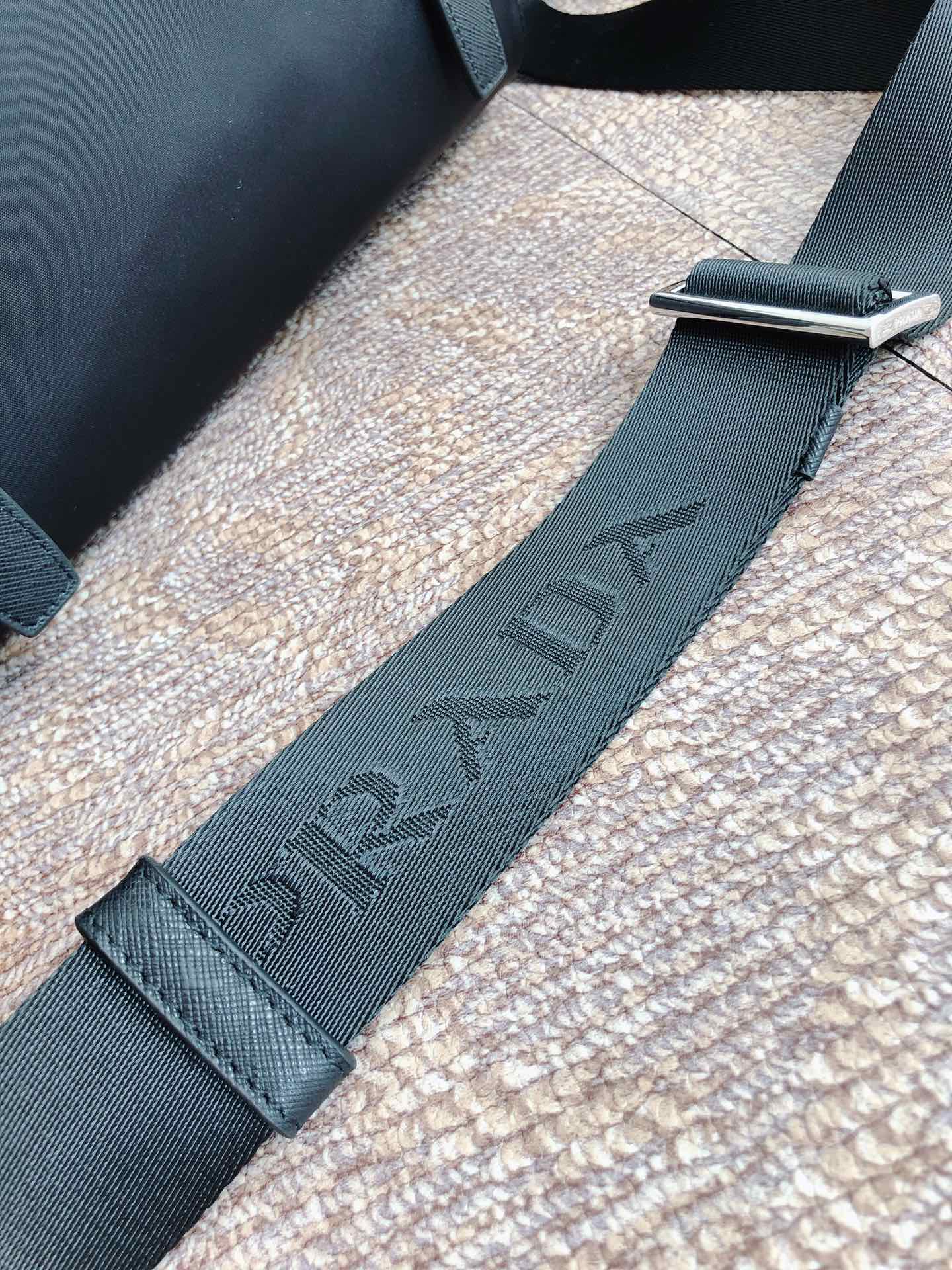 PRADA普拉达进口尼龙布料和Saffiano皮革滚边单肩包1BD671