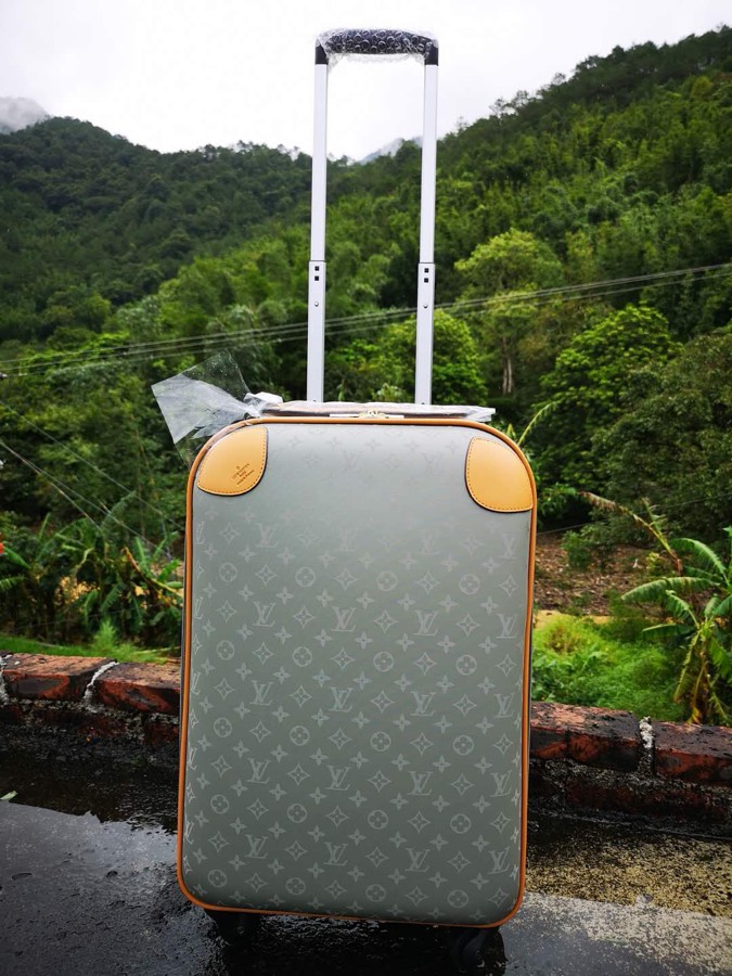 NO:270032,[LV] The new model of Uni-Share Wheel has returned, the original leather. There are not many, hurry up and buy the exclusive products [seduction] [seduction] first, and take real photos!  Strong] 20-inch 53/40/2024-inch 63/42/20, louis vuitton19860909【LV】万向轮爆新款回货了,原版皮质.数量不多,赶紧抢购[勾引][勾引]独家产品抢先上市,实物实拍！强]20寸53/40/2024寸63/42/20,,louis vuitton,luggage