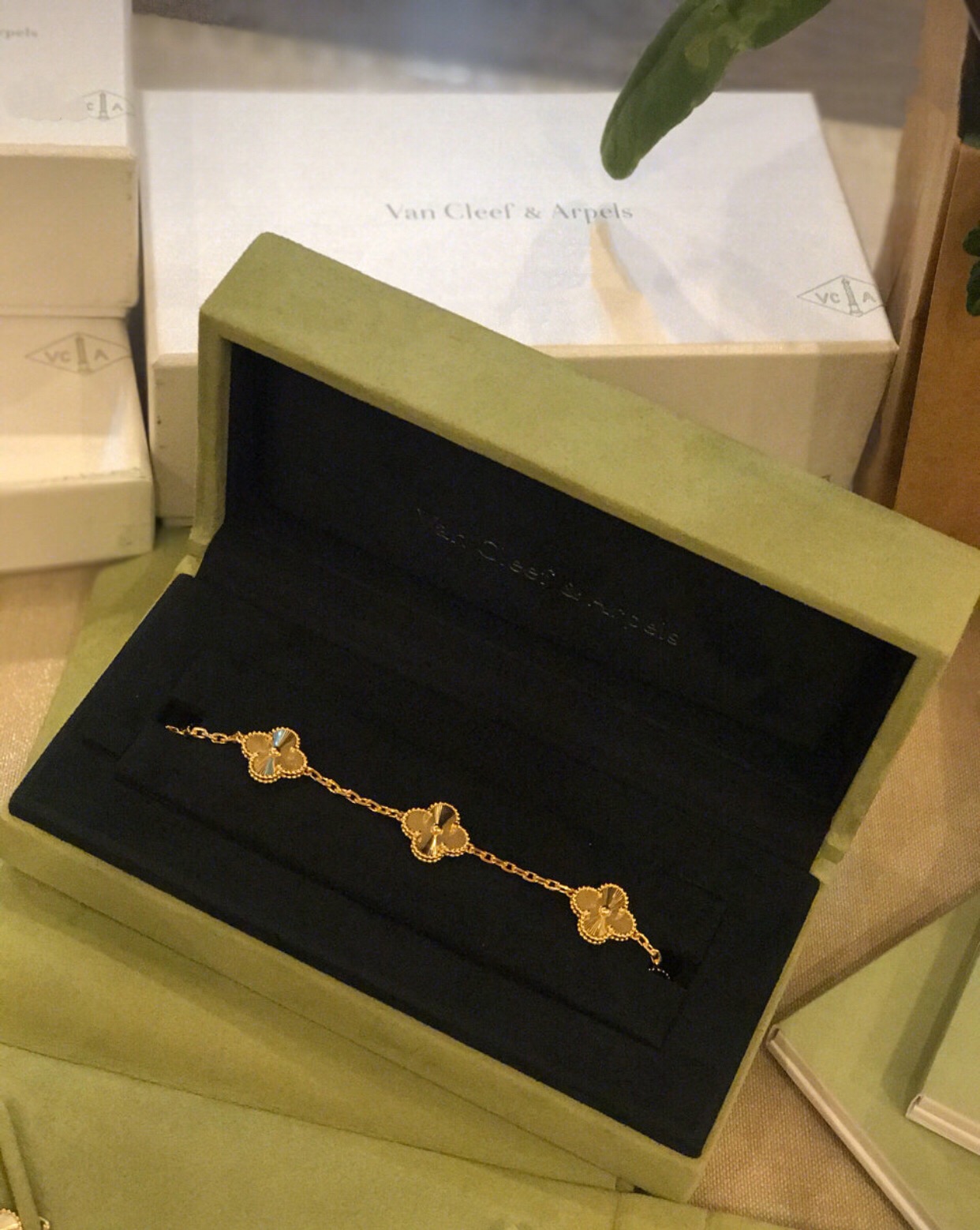 Van Cleef Arpels Alhambra bracelet yellow gold with guilloche finish 18cm