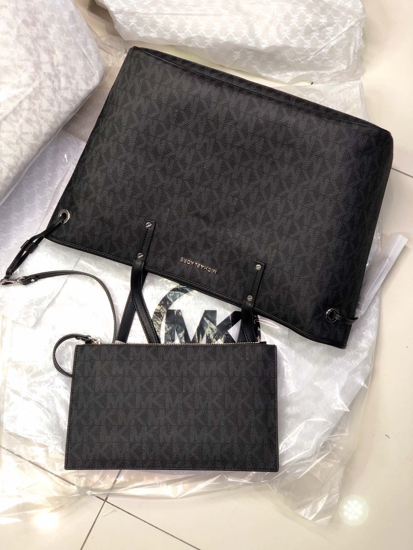 Michael Kors ～MK纯 印花购物袋 附带挽手包 御用PVC字母印花料 假一陪十 耐磨耐刮绝对经用