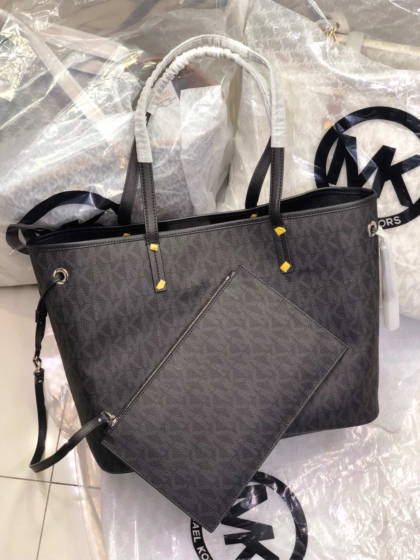 Michael Kors ～MK纯 印花购物袋 附带挽手包 御用PVC字母印花料 假一陪十 耐磨耐刮绝对经用