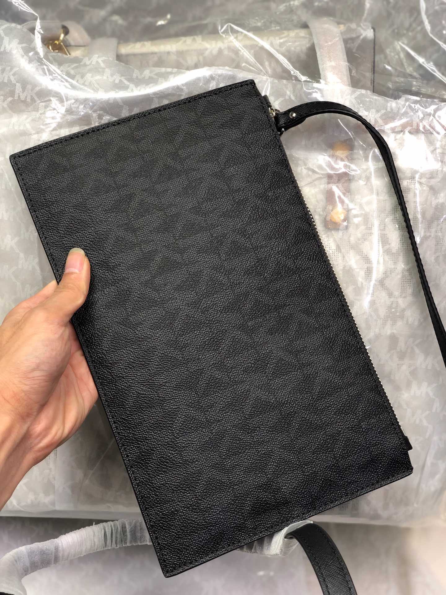 Michael Kors ～MK纯 印花购物袋 附带挽手包 御用PVC字母印花料 假一陪十 耐磨耐刮绝对经用