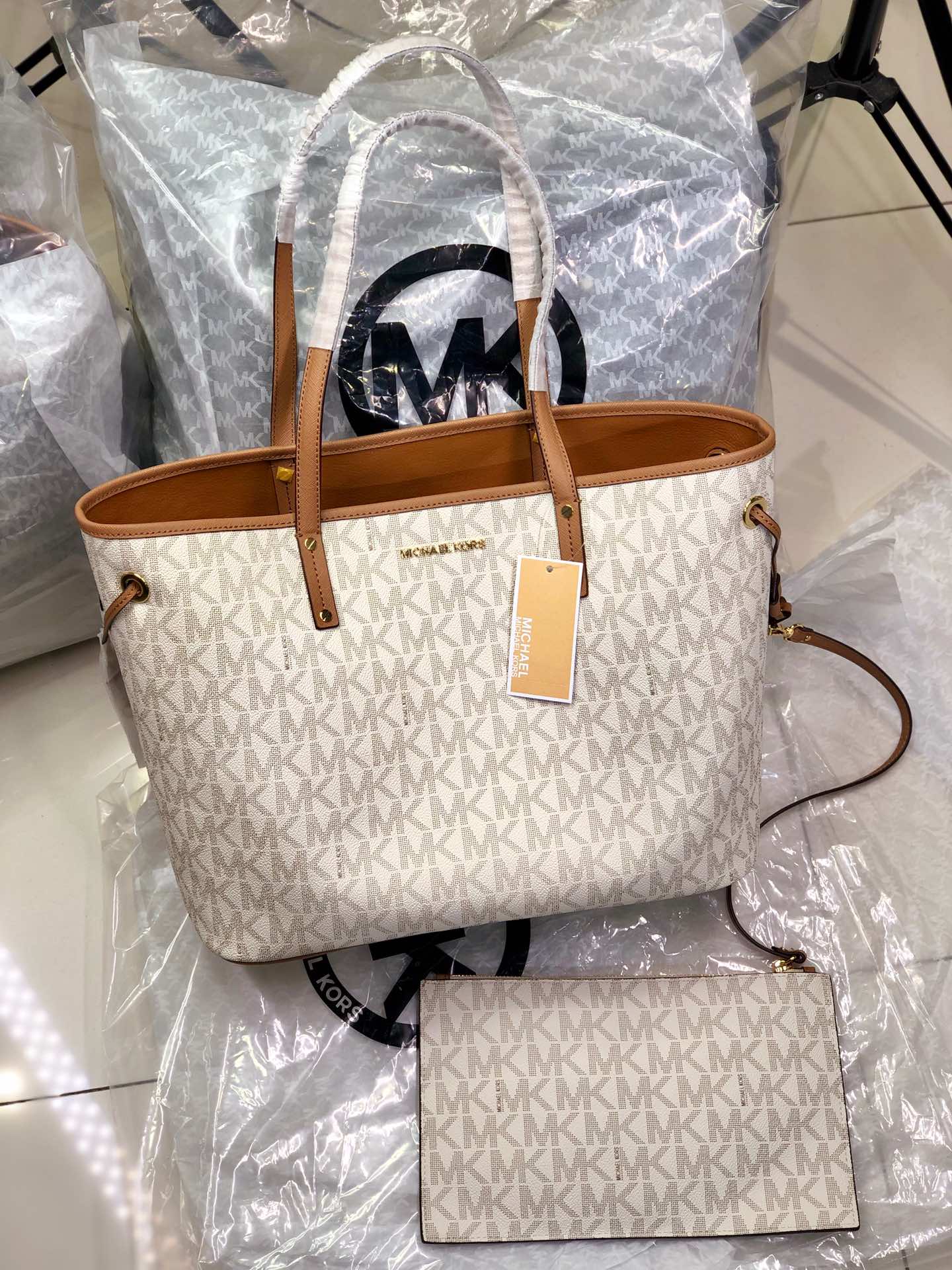 Michael Kors ～MK纯 印花购物袋 附带挽手包 御用PVC字母印花料 假一陪十 耐磨耐刮绝对经用