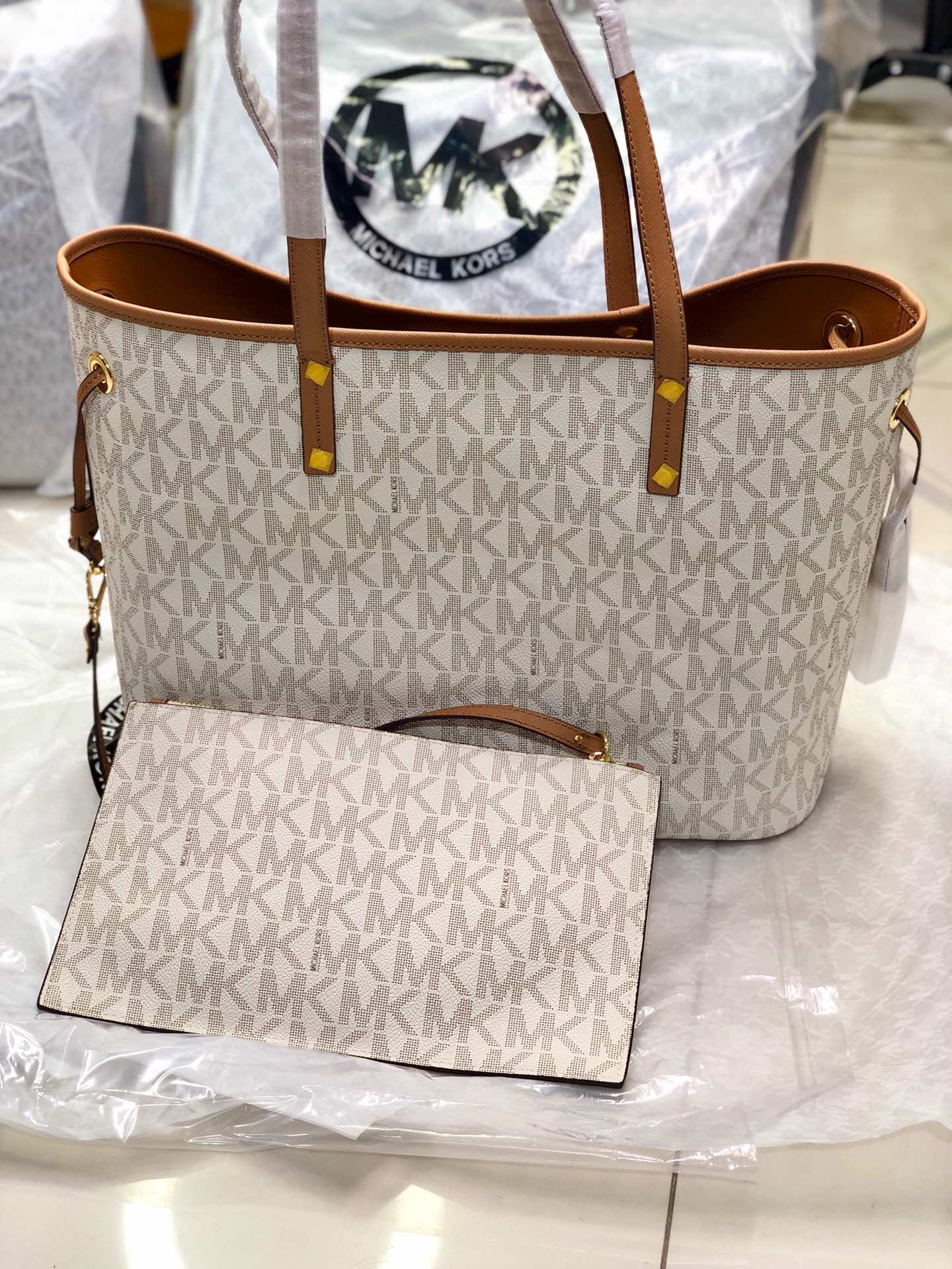 Michael Kors ～MK纯 印花购物袋 附带挽手包 御用PVC字母印花料 假一陪十 耐磨耐刮绝对经用
