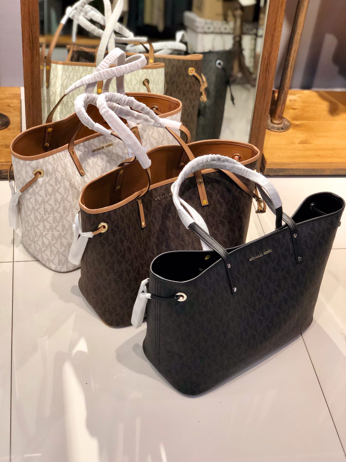 Michael Kors ～MK纯原印花购物袋 附带挽手包 御用PVC字母印花料 假一陪十 耐磨耐刮绝对经用