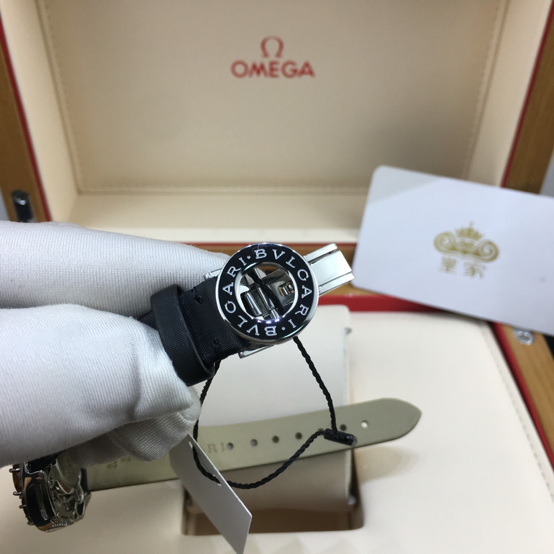 Bvlgari 皇家 宝格丽女款带钻腕表