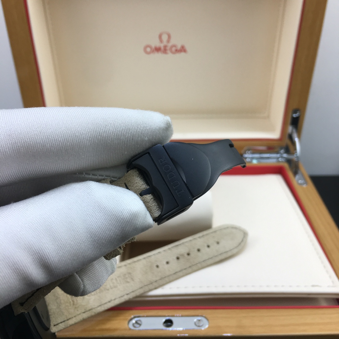 Tudor 皇家 帝舵黑钢男款腕表