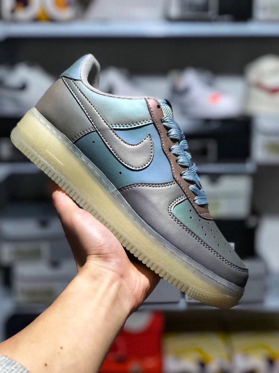 120 放店款 本地取<br />公司级真标半码Nike Air Force 1 07 LV8 空军一“Anthracite” 极光镭射 变色龙  透明大底  看得见的Sole前后气垫 头层变色漆皮 渐变色的骚气无与伦比 尺码:36 36.5 37.5 38 38.5 39 40 40.5 41 42 42.5 43 44 45