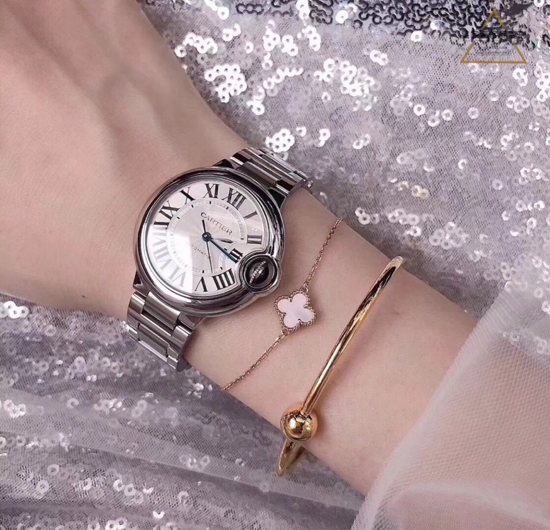 Cartier 女人不止要有化妆品，还得有一枚卡地亚蓝气球腕表