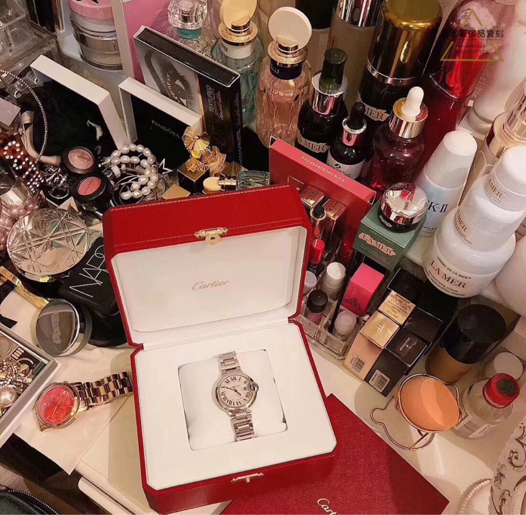 Cartier 女人不止要有化妆品，还得有一枚卡地亚蓝气球腕表