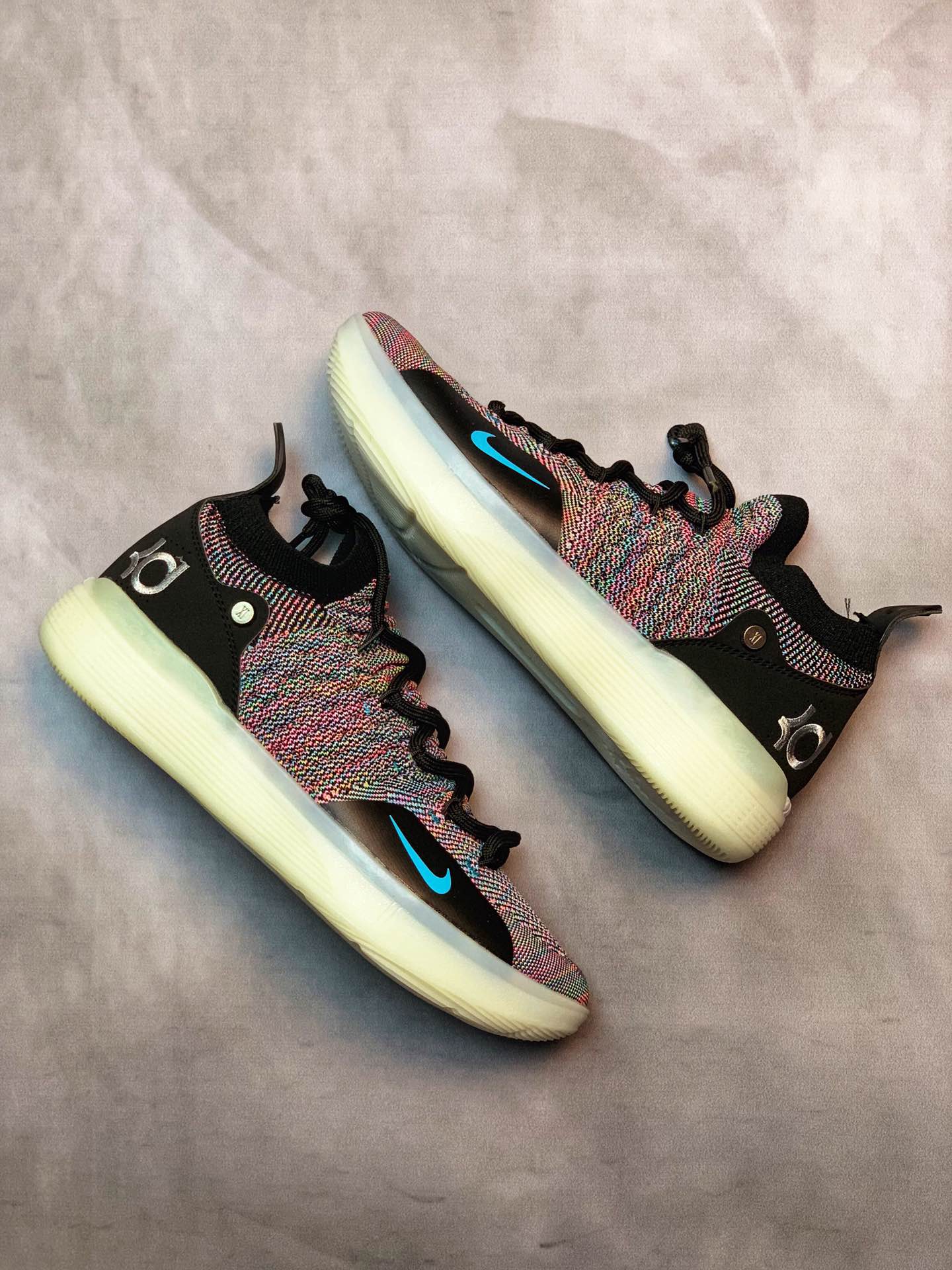 :140<br />杜兰特最新签名鞋 Nike 耐克官方NIKE ZOOM KD11 EP男子篮球鞋 全掌 Zoom 搭配 React 的混合缓震科技 <br />Size：40 40.5 41 42 42.5 43 44 44.5 45 46
