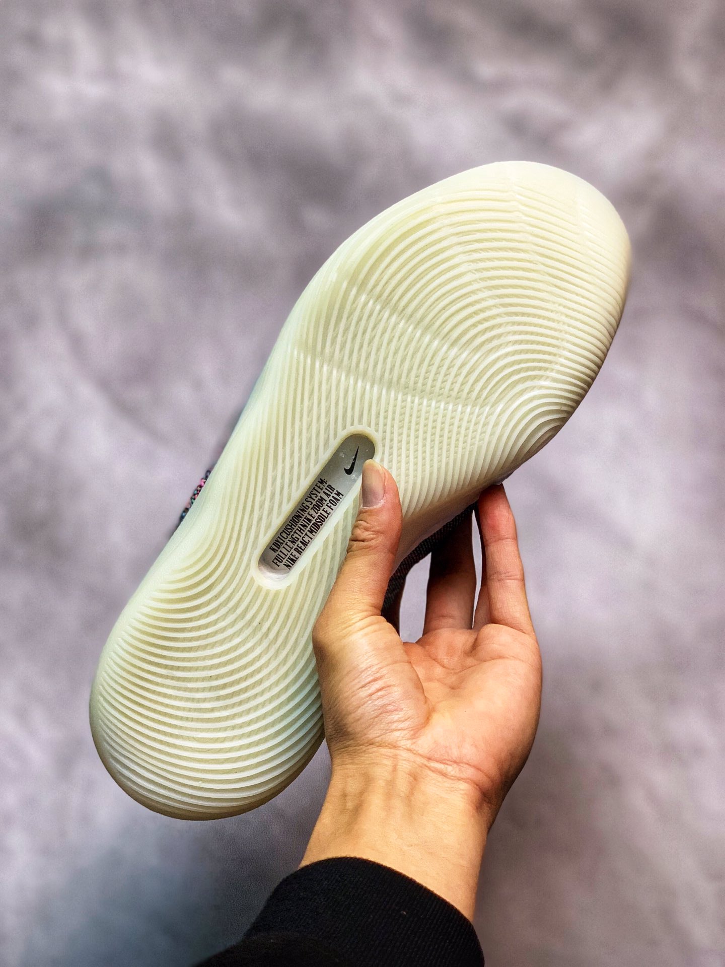 :140<br />杜兰特最新签名鞋 Nike 耐克官方NIKE ZOOM KD11 EP男子篮球鞋 全掌 Zoom 搭配 React 的混合缓震科技 <br />Size：40 40.5 41 42 42.5 43 44 44.5 45 46