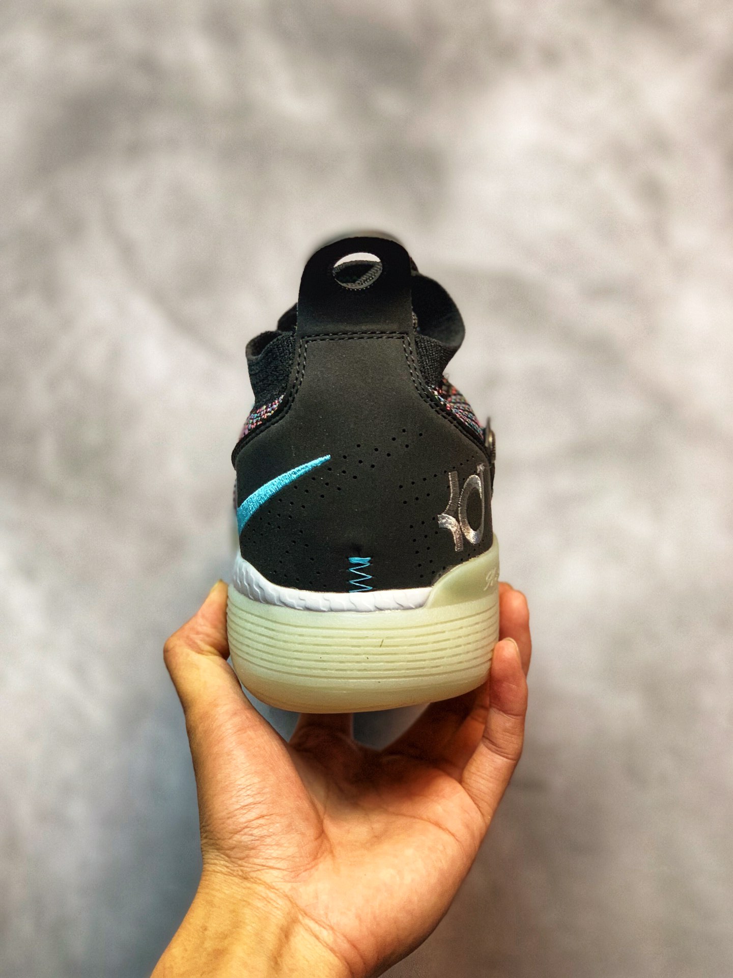 :140<br />杜兰特最新签名鞋 Nike 耐克官方NIKE ZOOM KD11 EP男子篮球鞋 全掌 Zoom 搭配 React 的混合缓震科技 <br />Size：40 40.5 41 42 42.5 43 44 44.5 45 46
