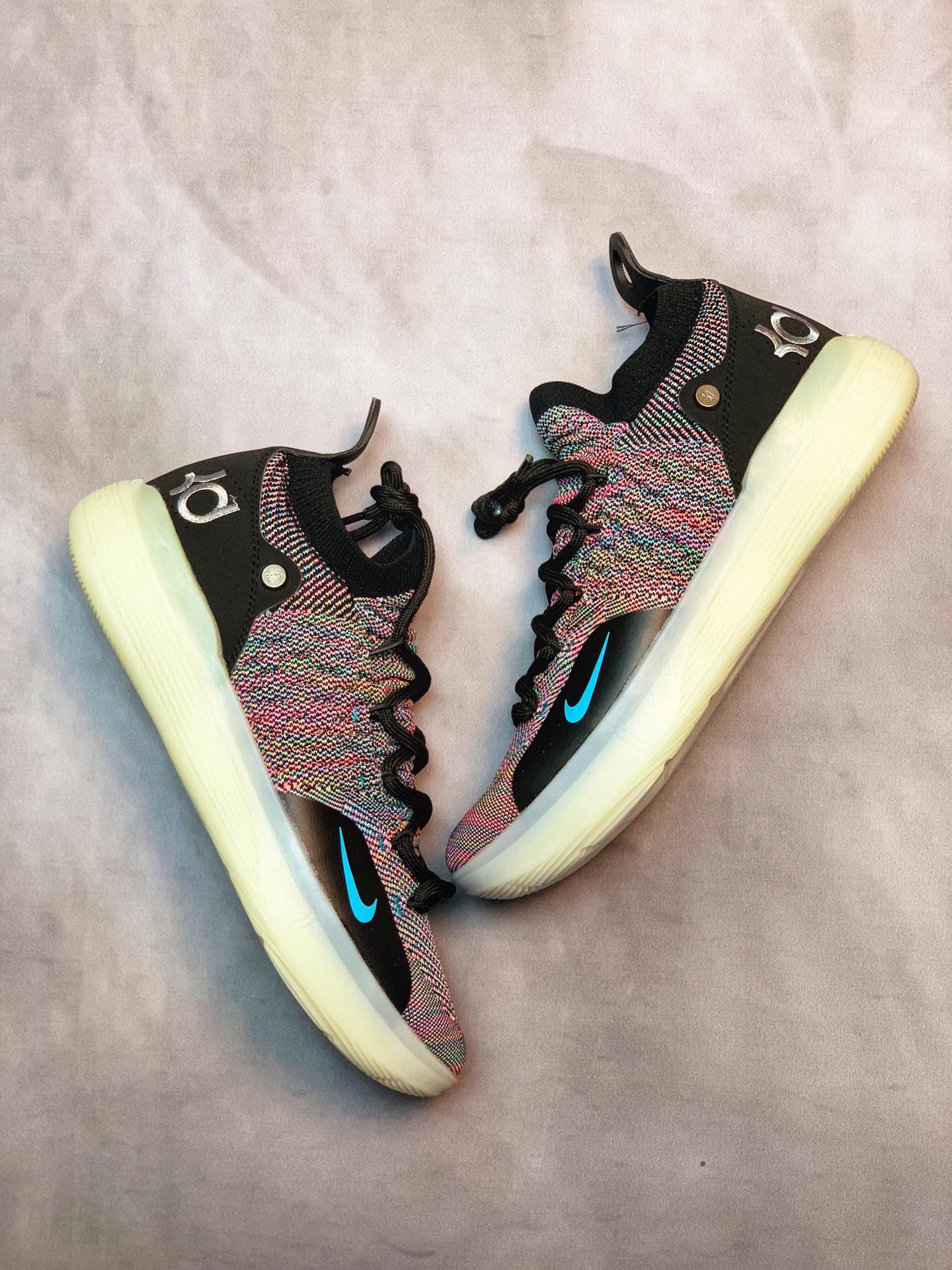 :140<br />杜兰特最新签名鞋 Nike 耐克官方NIKE ZOOM KD11 EP男子篮球鞋 全掌 Zoom 搭配 React 的混合缓震科技 <br />Size：40 40.5 41 42 42.5 43 44 44.5 45 46