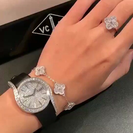 Piaget 伯爵罗马假日满钻女款腕表