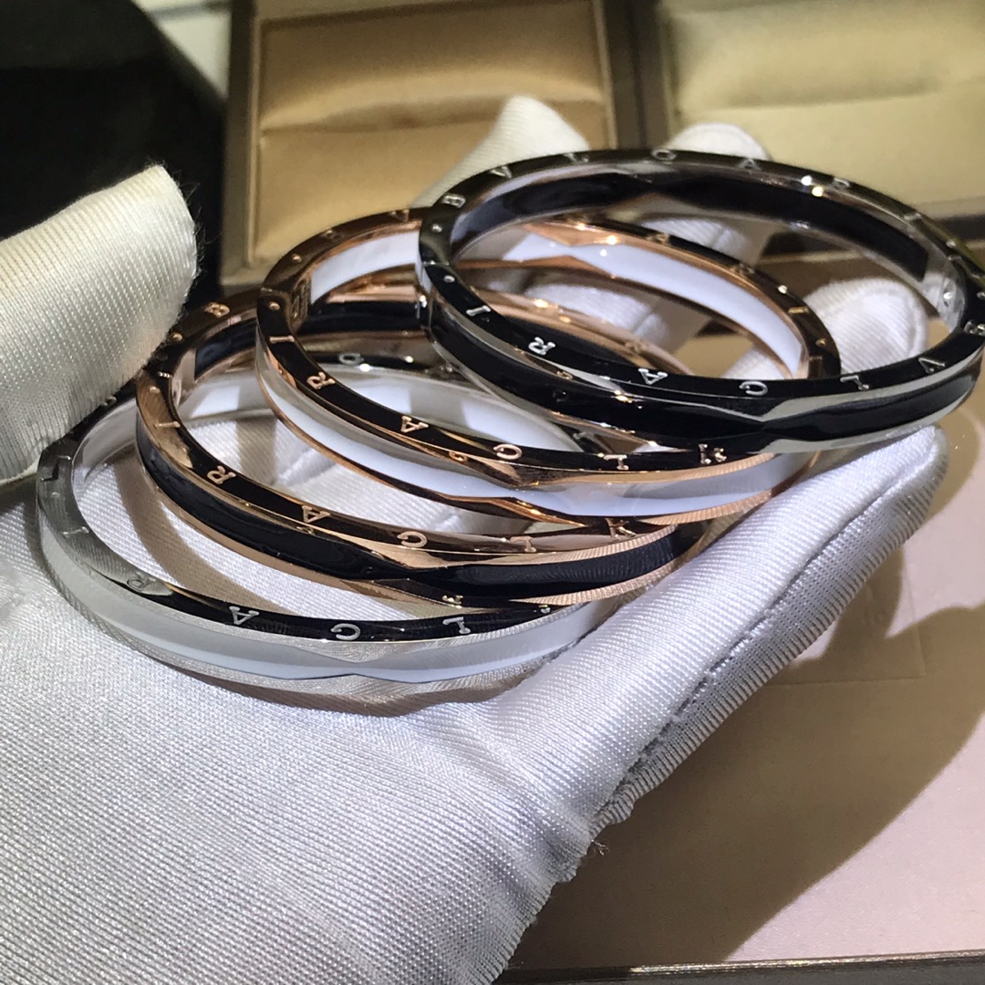 NO:104389,Bulgari new limited edition couple bracelet color rose gold black rose gold white white white white large size small size Bulgari bracelet, bvlgari, bracelet19860909宝格丽新款限量版情侣手镯 颜色玫瑰金黑 玫瑰金白 白金黑 白金白 大号 小号,宝格丽手镯,bvlgari,bracelet,Jewelry