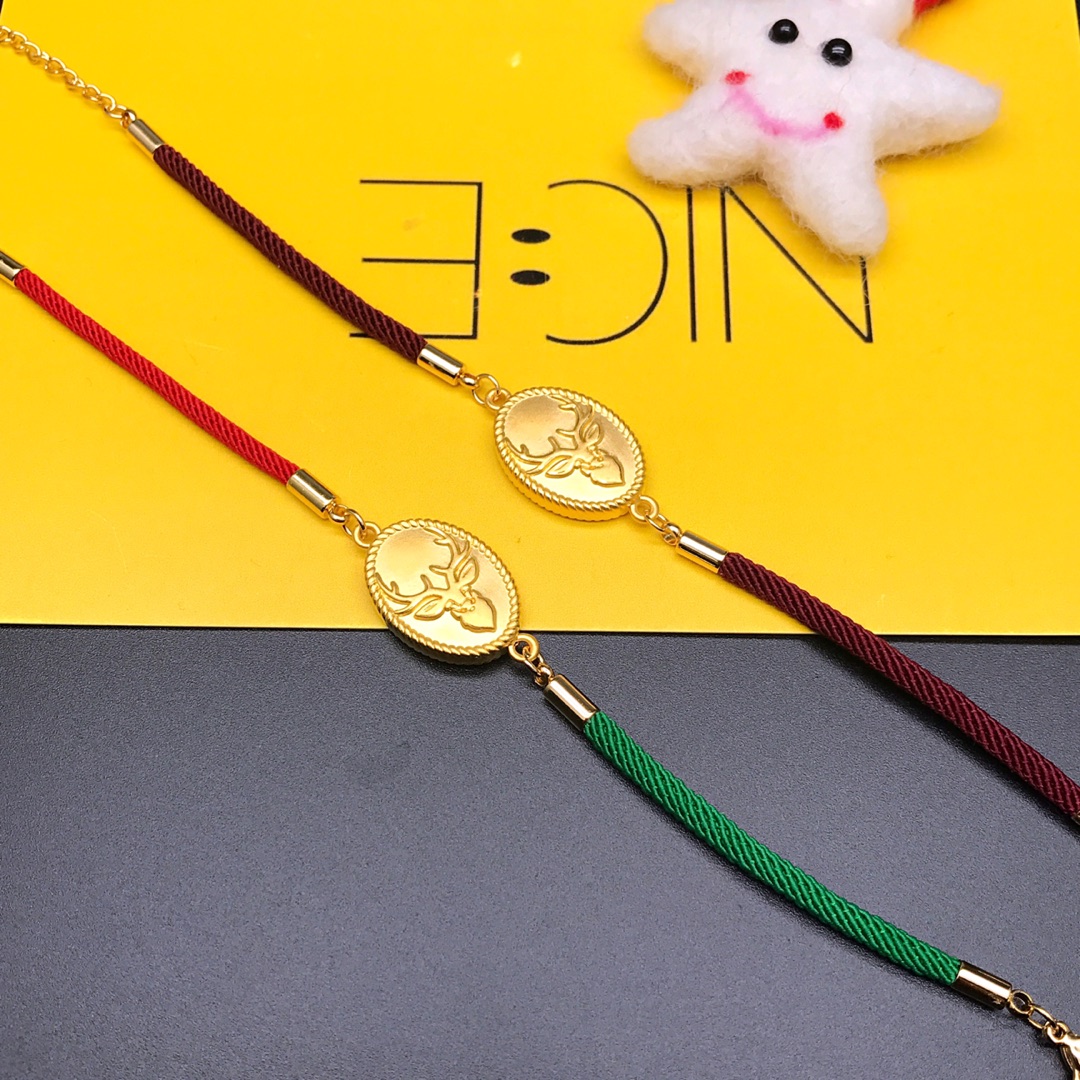 Bvlgari 圣诞新品 爱在“鹿”途 一路有你相伴 爱到深处 满目都是你 我心便安 个性鹿手牌 混色宝格丽红绳