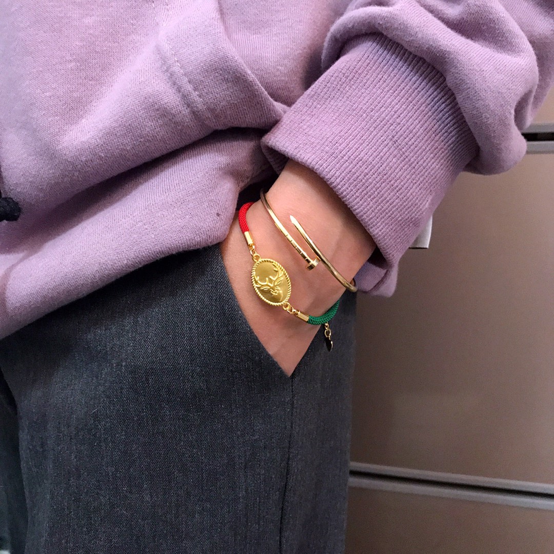 Bvlgari 圣诞新品 爱在“鹿”途 一路有你相伴 爱到深处 满目都是你 我心便安 个性鹿手牌 混色宝格丽红绳
