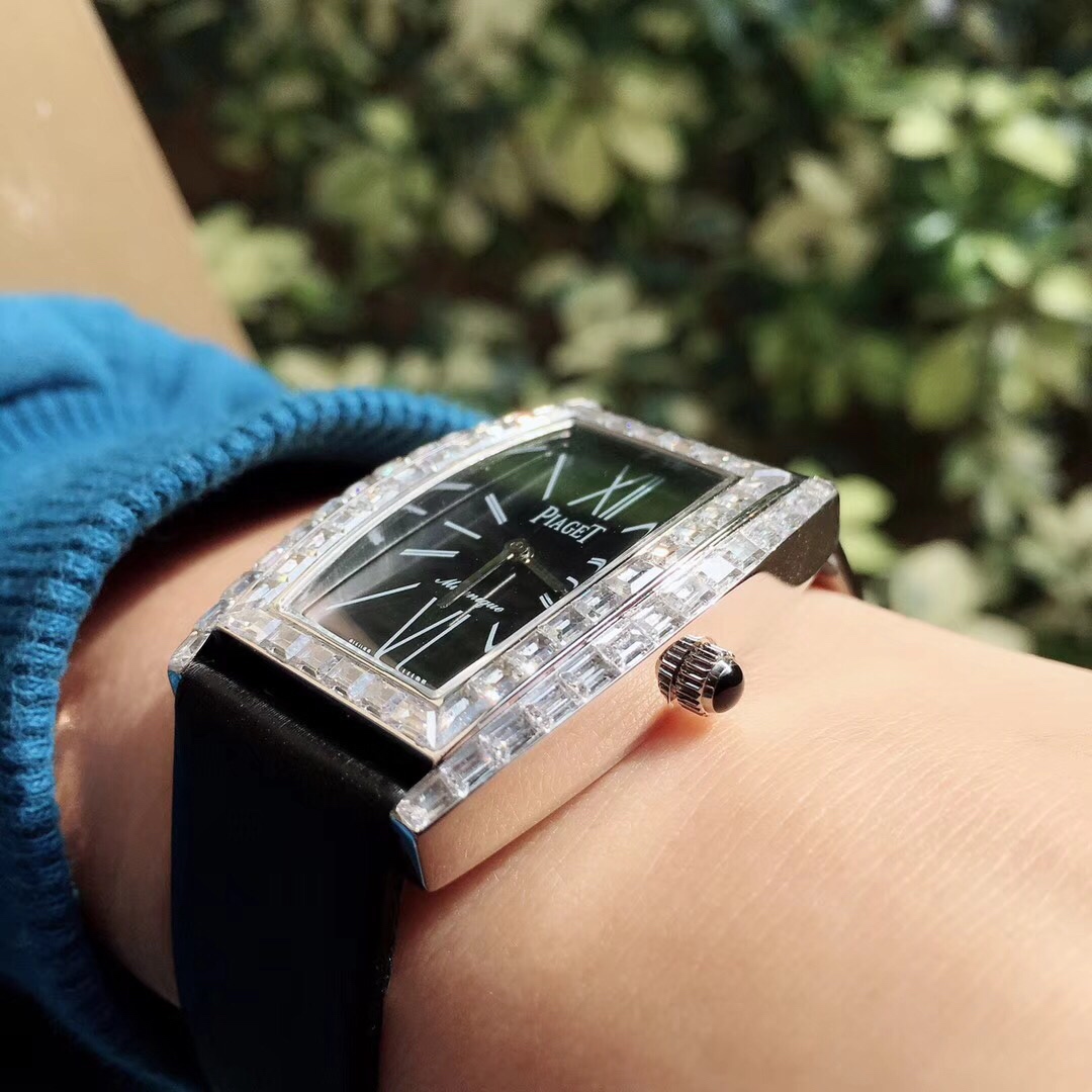 Piaget PlAGET-伯爵 Limelight酒桶形系列 尺寸27 x 38毫米 镶饰方形美钻