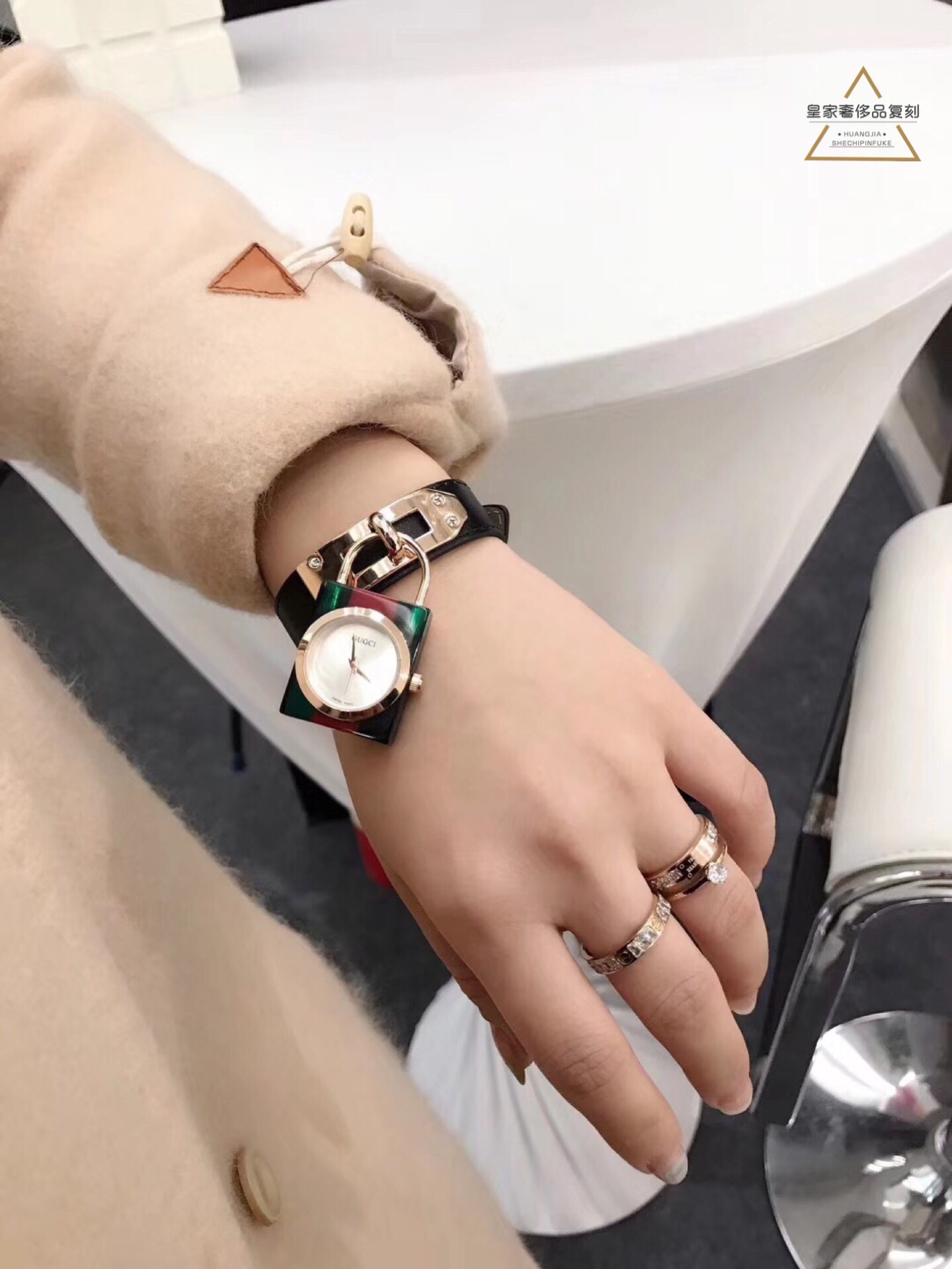 Gucci 古驰手链锁头女款腕表，它不仅仅是手表，更是一款爱不释手的手链