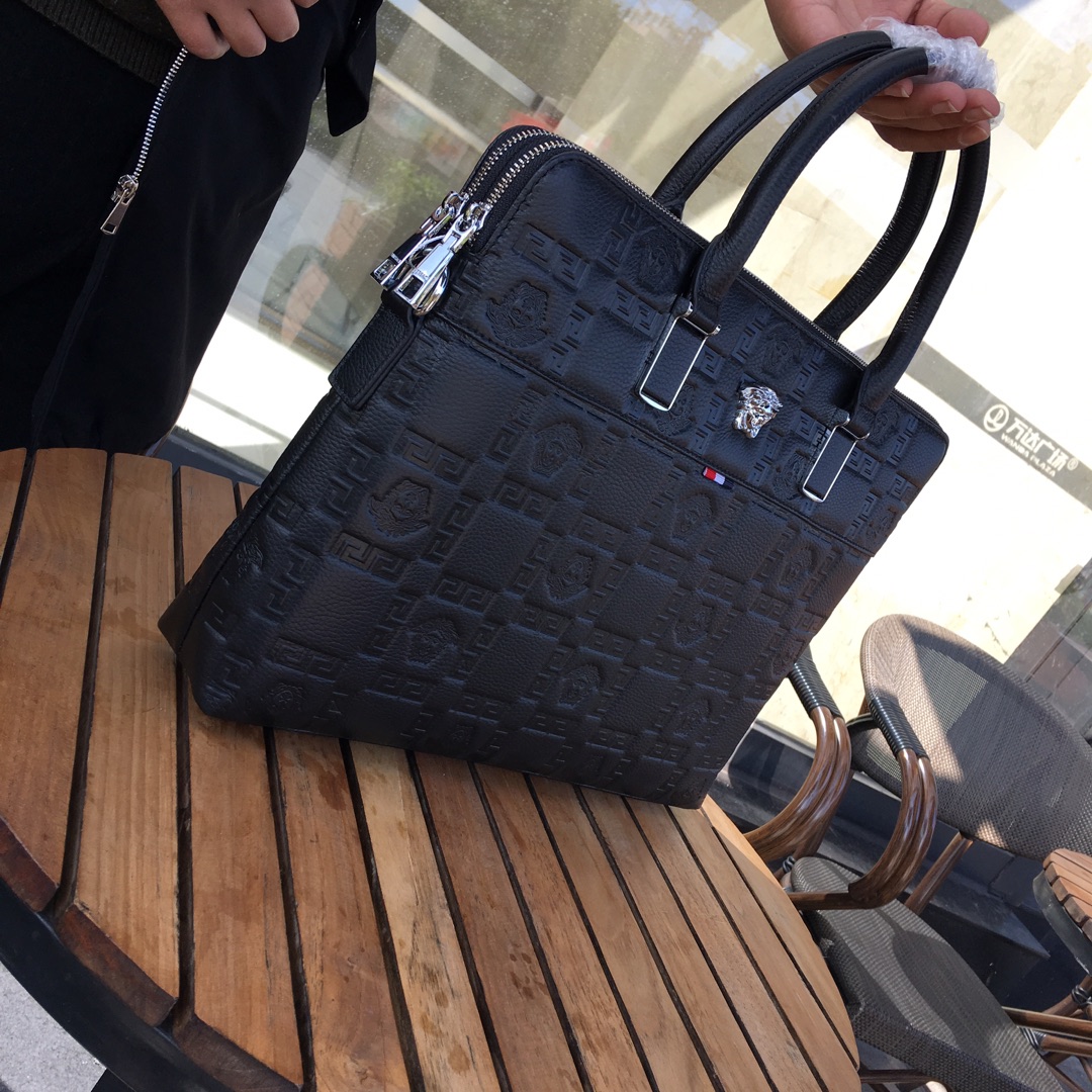 Versace范思哲独家新款，【型号】208-1[强]商务休闲包【尺寸】38-28-5cm【颜色】黑色 