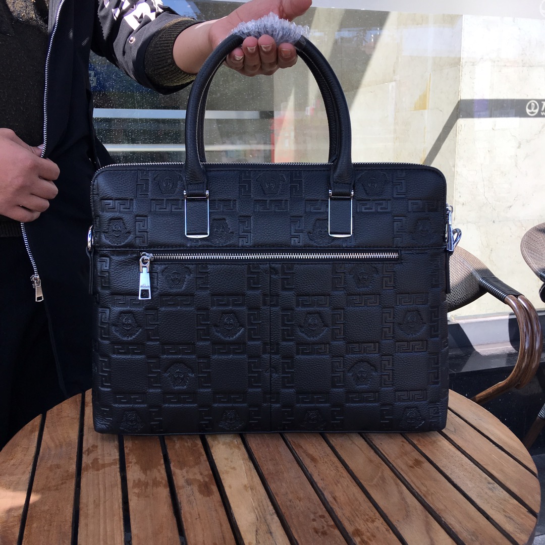 Versace范思哲独家新款，【型号】208-1[强]商务休闲包【尺寸】38-28-5cm【颜色】黑色 