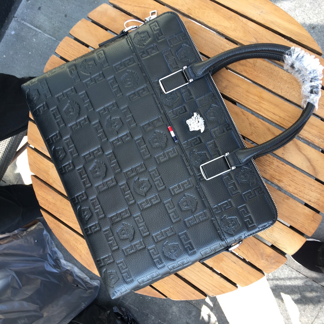 Versace范思哲独家新款，【型号】208-1[强]商务休闲包【尺寸】38-28-5cm【颜色】黑色 