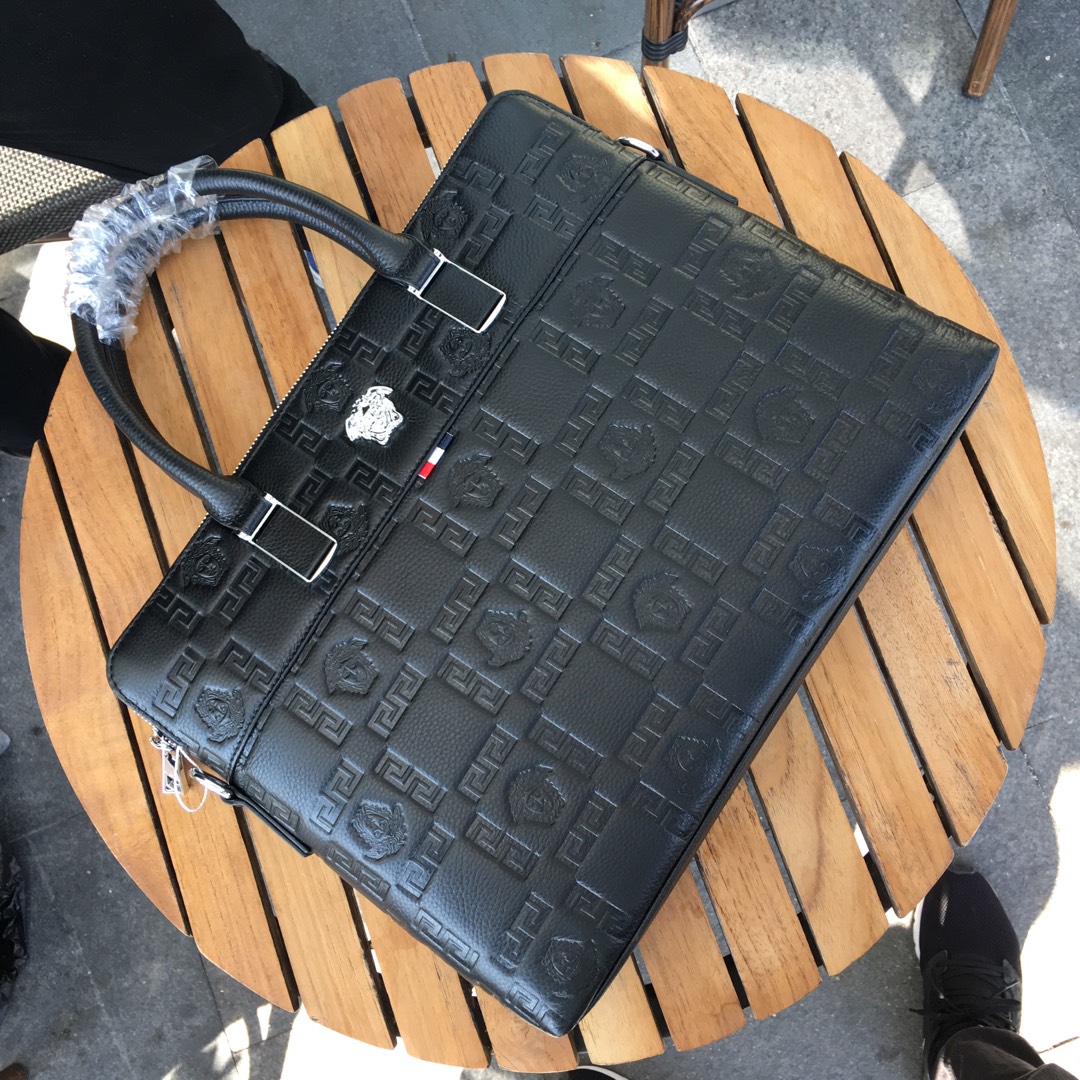 Versace范思哲独家新款，【型号】208-1[强]商务休闲包【尺寸】38-28-5cm【颜色】黑色 