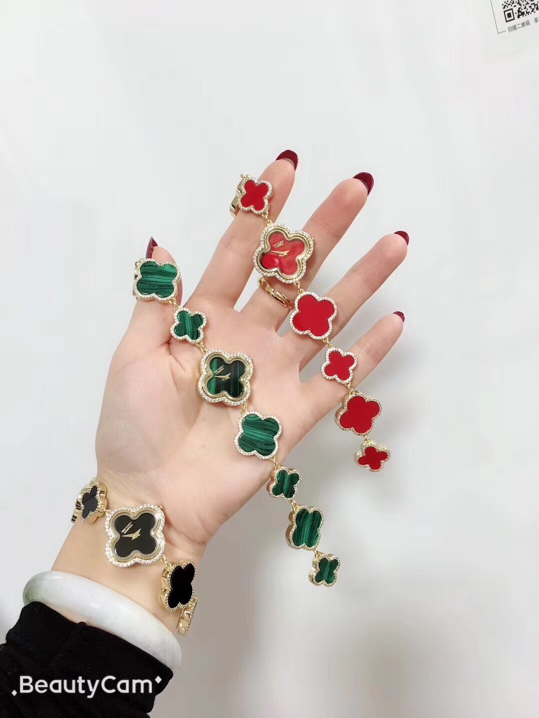 Van Cleef & Arpels Van Cleef & Arpels梵克雅宝 四叶草 标志性的Alhambra®图案于1968年面世