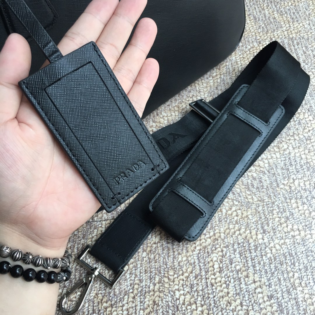 PRADA普拉达进口十字纹牛皮公文包0891