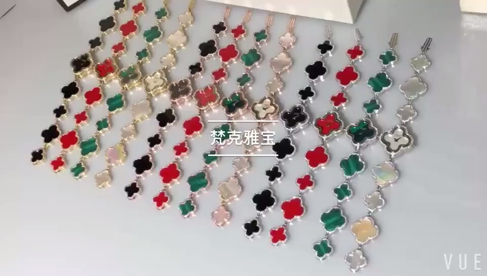 Van Cleef & Arpels 梵克雅宝四叶草手链女款腕表视频欣赏