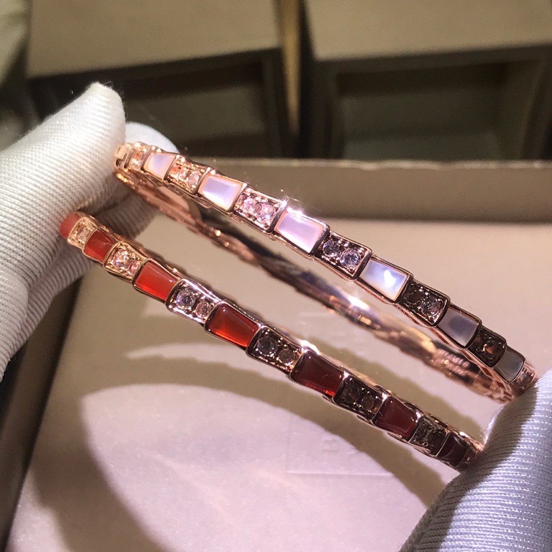 NO:101952,Snake bone white fritillary red agate bracelet High-version supply, Bulgari bracelet, bvlgari, bracelet19860909蛇骨白贝母红玛瑙手镯 高版本现货供应,宝格丽手镯,bvlgari,bracelet,Jewelry